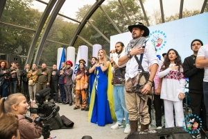 Благодійний захід громадської ініціативи «Амбасадор Дитинства» в загальному відвідали близько 5000 дітей з батьками.