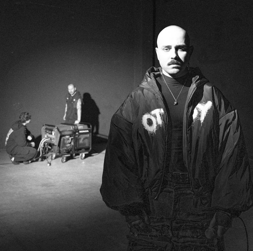 OTOY – Серед стін